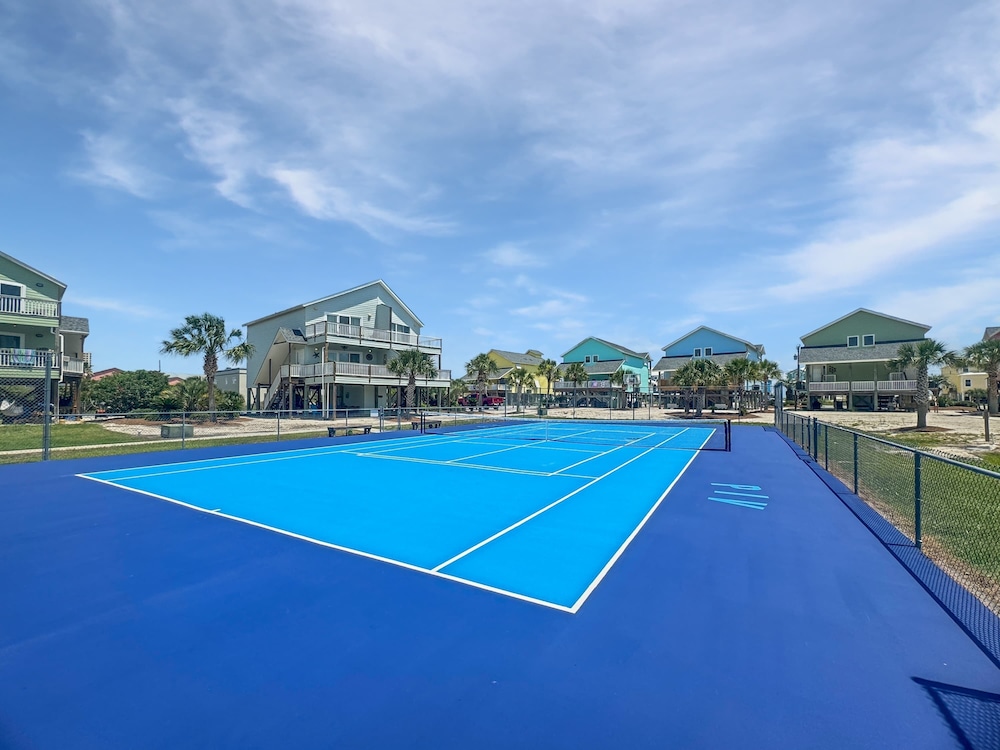 Duplex Beach Home for 6 With Balcony & Resort-style Amenities
