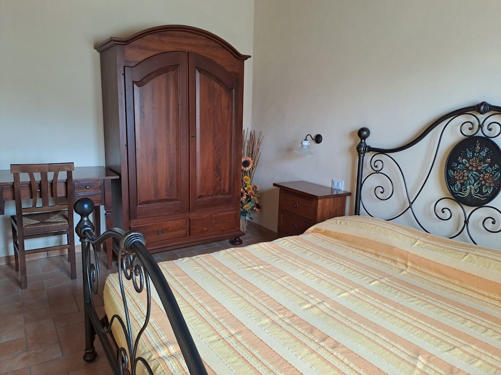 Terrace Retreat in the Marche view 2
