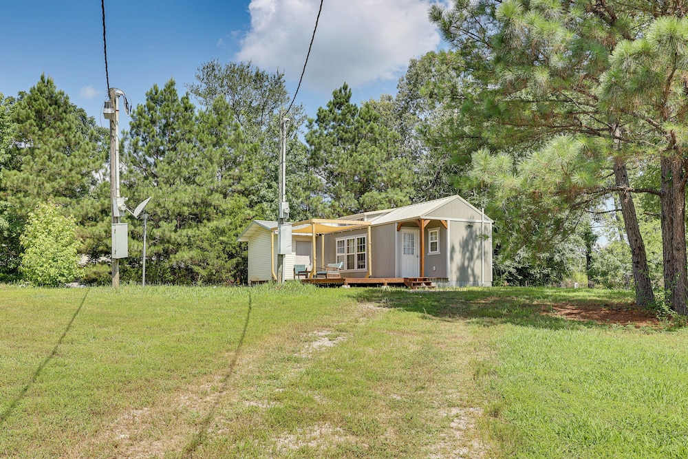 5 Mi to Lake Ouachita: Peaceful Cabin Retreat