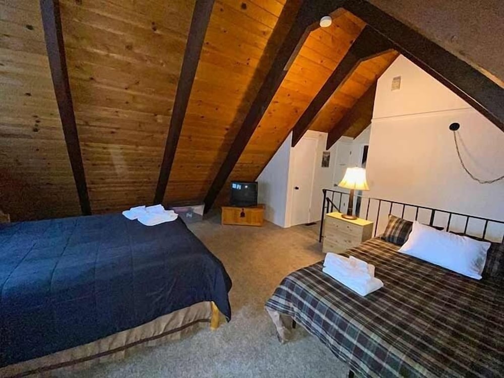 2708 Springwood Drive 2 Bedroom Cabin