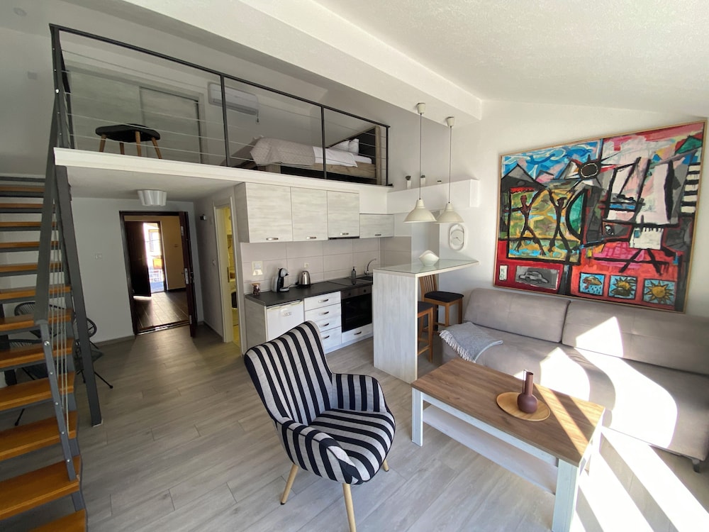 HOUSE 44 Apartments