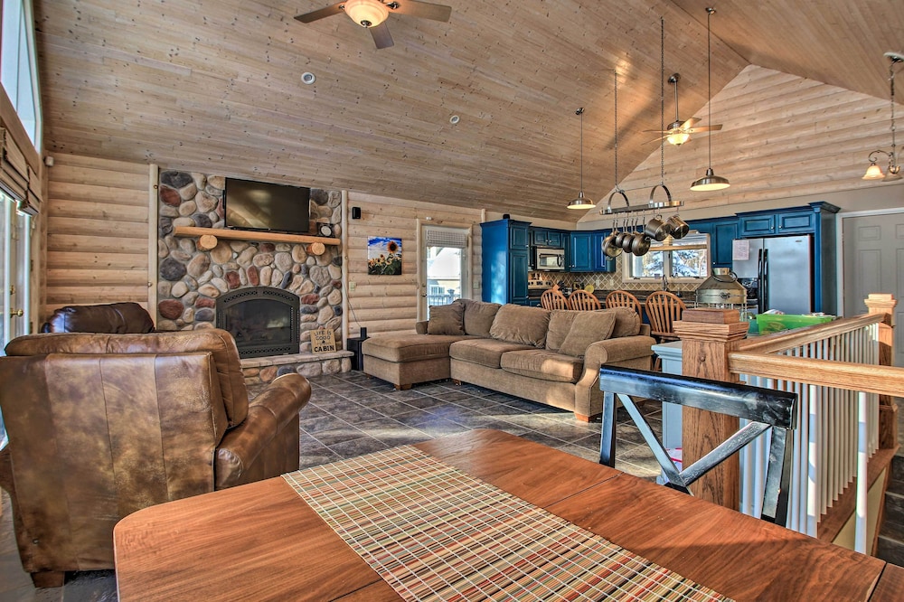 Brainerd Cabin on Camp Lake w/ Boat Slip & Dock!