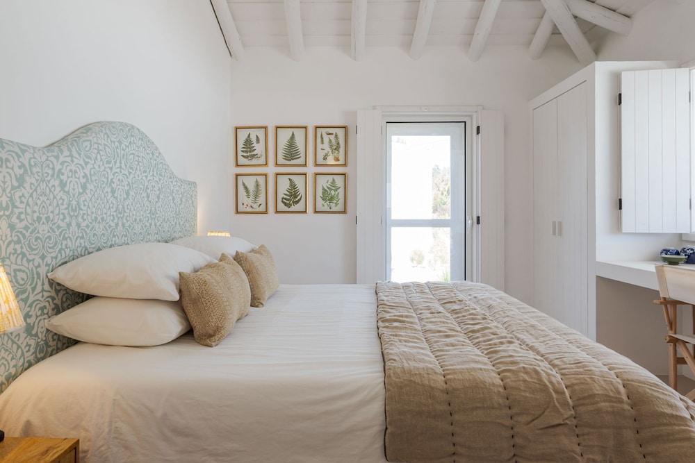 Wooden Villa By Cadenzalux