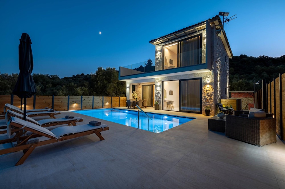 J K Villa With Private Pool
