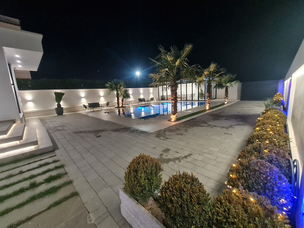 La Mirage Group Villas