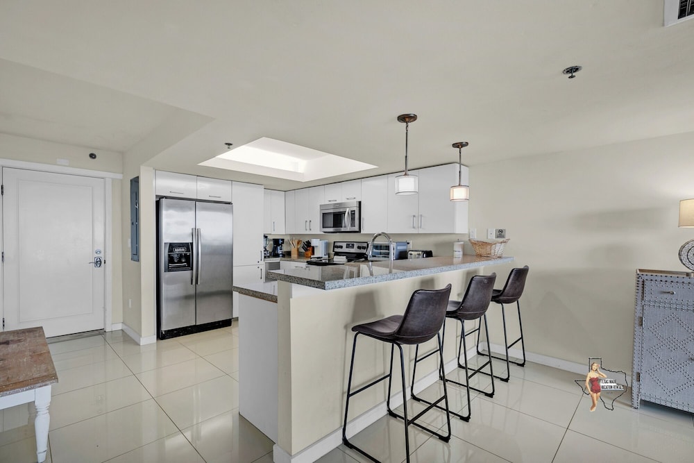 Bahia Mar-Solare Beachfront & Two Pools
