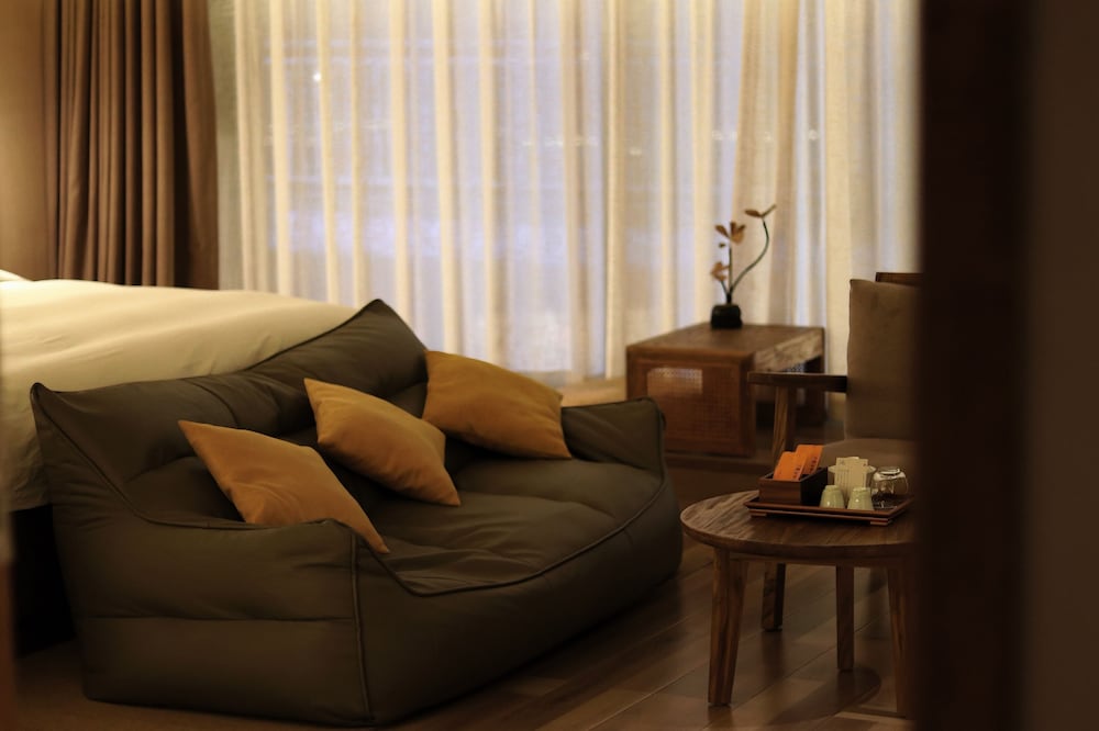 Shishe Spring Designer Homestay