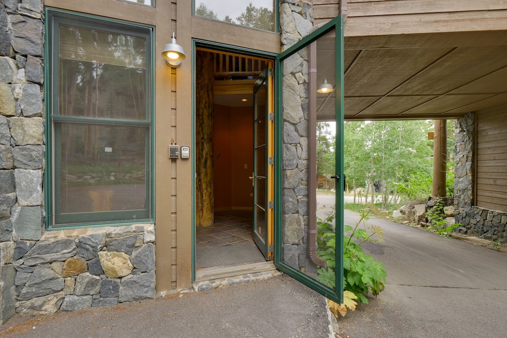Hot Tub & Ski Shuttle: Rustic Breckenridge Retreat view 3