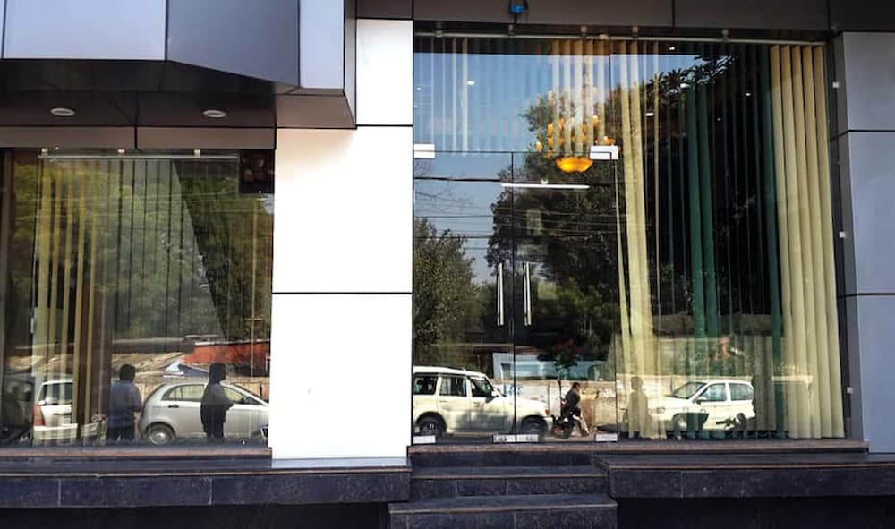 Lobby & Reception