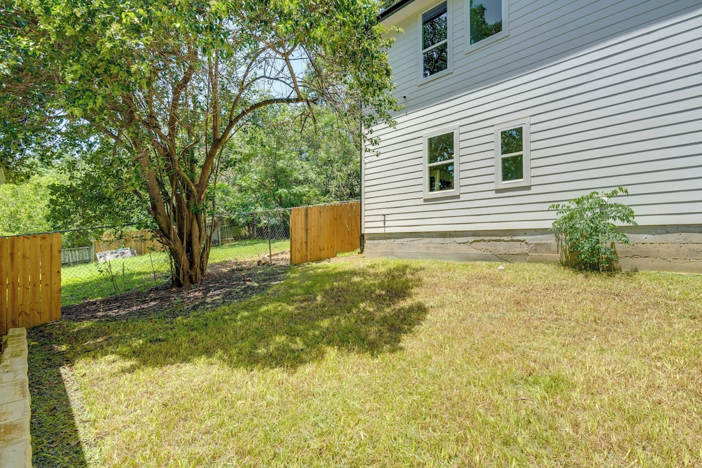 Near Restaurants & Parks: Home 3 Mi to Dtwn Austin