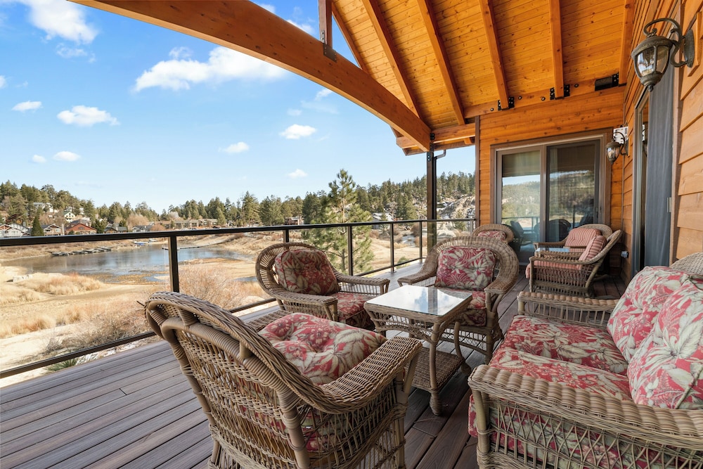 Boulder Cove Lakefront Estate