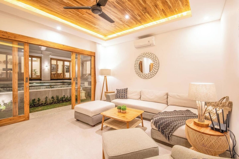 Luxurious 6 BR With Sea View, 5 Mins to Savaya