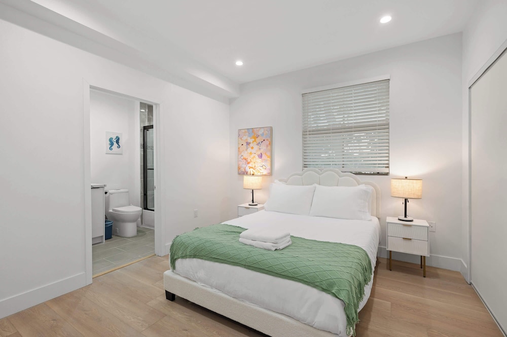 Not Affected by the Fire/modern 5BR Home With Parking, Near LA Attractions #4