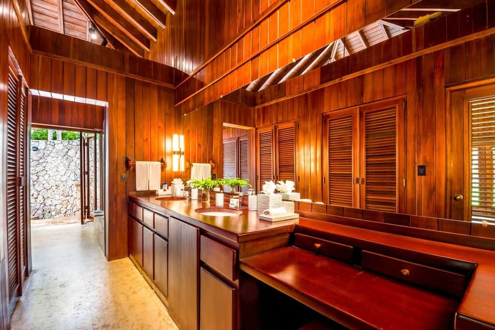 Beachfront Estate w Pool Elevator Chef Butler