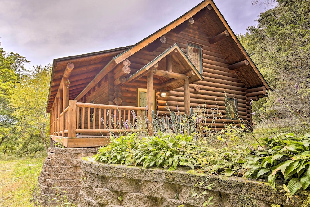 Splendid Family Cabin w/ Hot Tub & Grill! view 4