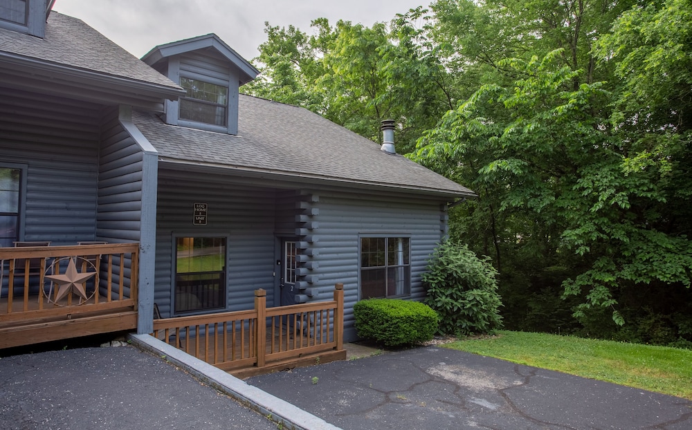 Day Dreamer 2 Bedroom Duplex by RedAwning