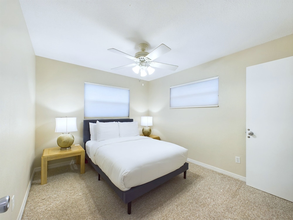 Cozy 4 Bedroom Home on Merritt Island