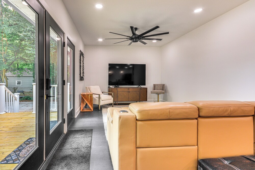 Walk to Uptwn Lexington: Modern Retreat w/ Porch!