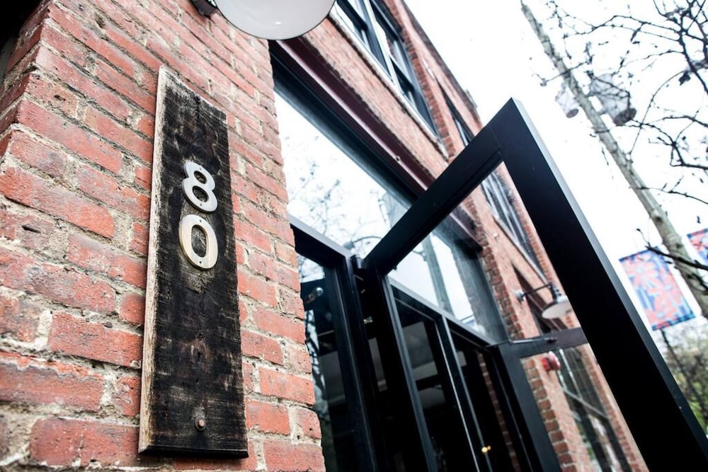 80 LEX 201 Exquisite Downtown Lodging