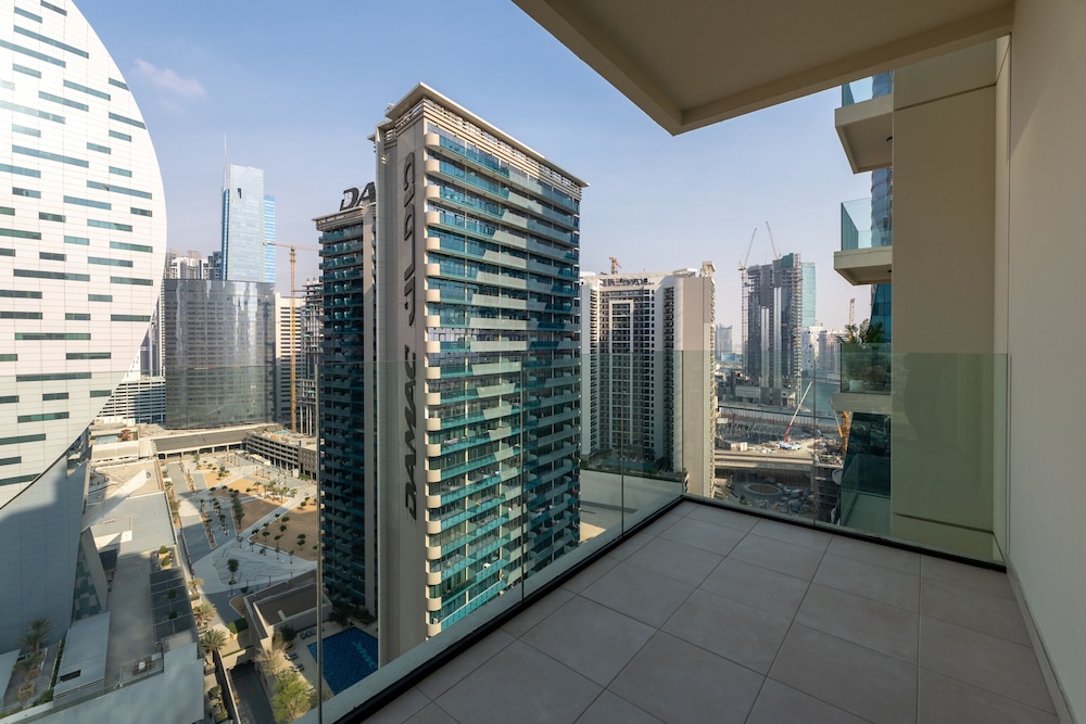 Vibrant 2BR Miami Vibes at Business Bay