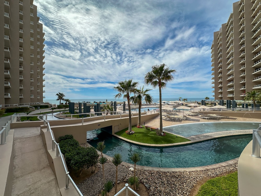 Paradise Found Luxe 2BR Condo in Iconic Location