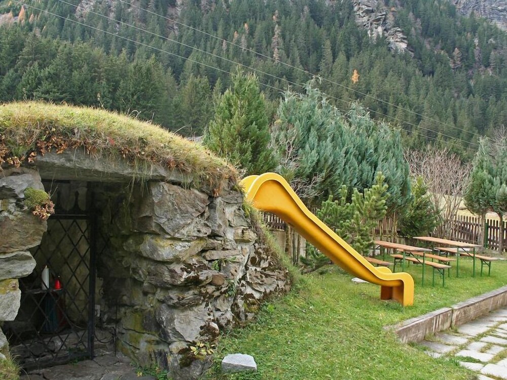 Photo 12