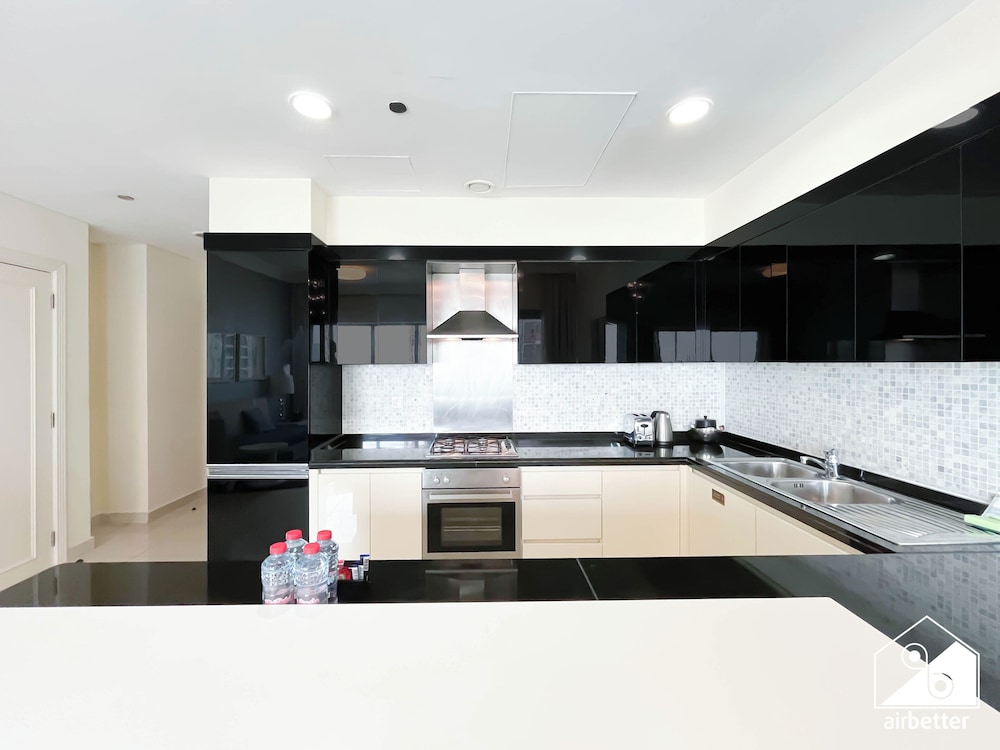 Elegant 2-bed Retreat Stunning Downtown Views