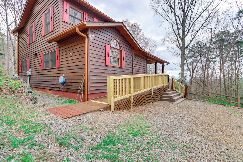 5 Mi to Cherokee Lake: Pet-friendly Cabin w/ Deck!