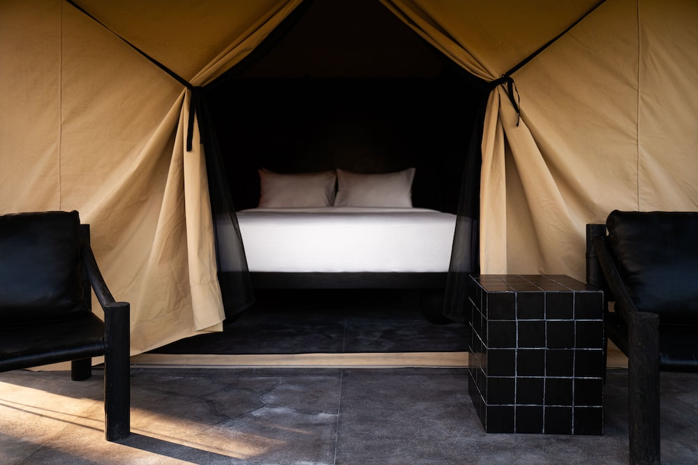 TOTEME GLAMPING view 3