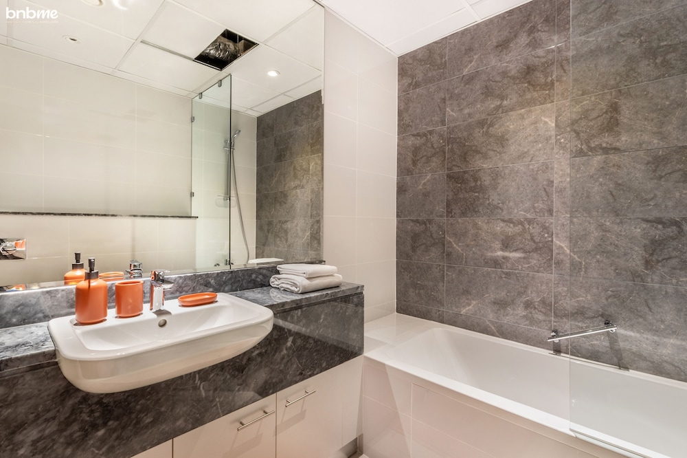 2B-Amna Tower - 4405 by bnbme homes