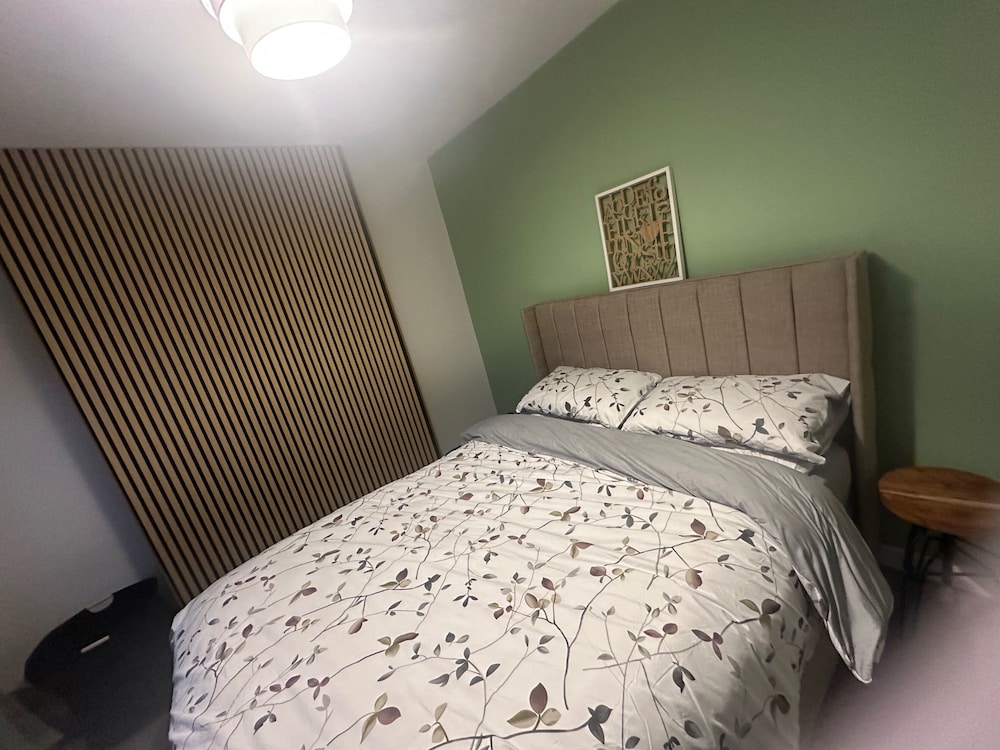 Green Lane 1-bed Apartment - Sleeps 4 & Pets Ok