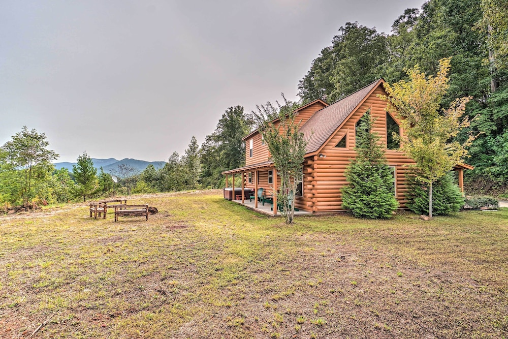 Cozy Cabin Living by Lake Chatuge w/ Covered Patio view 4