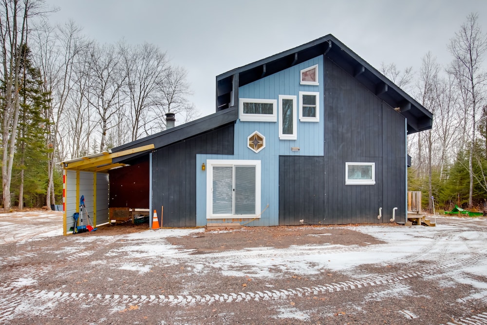 Iron River Retreat w/ Sauna: Walk to Ski Brule!