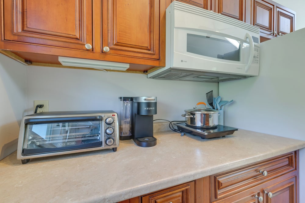 Coastal Truro Cottage - Close to Beaches & Ptown!