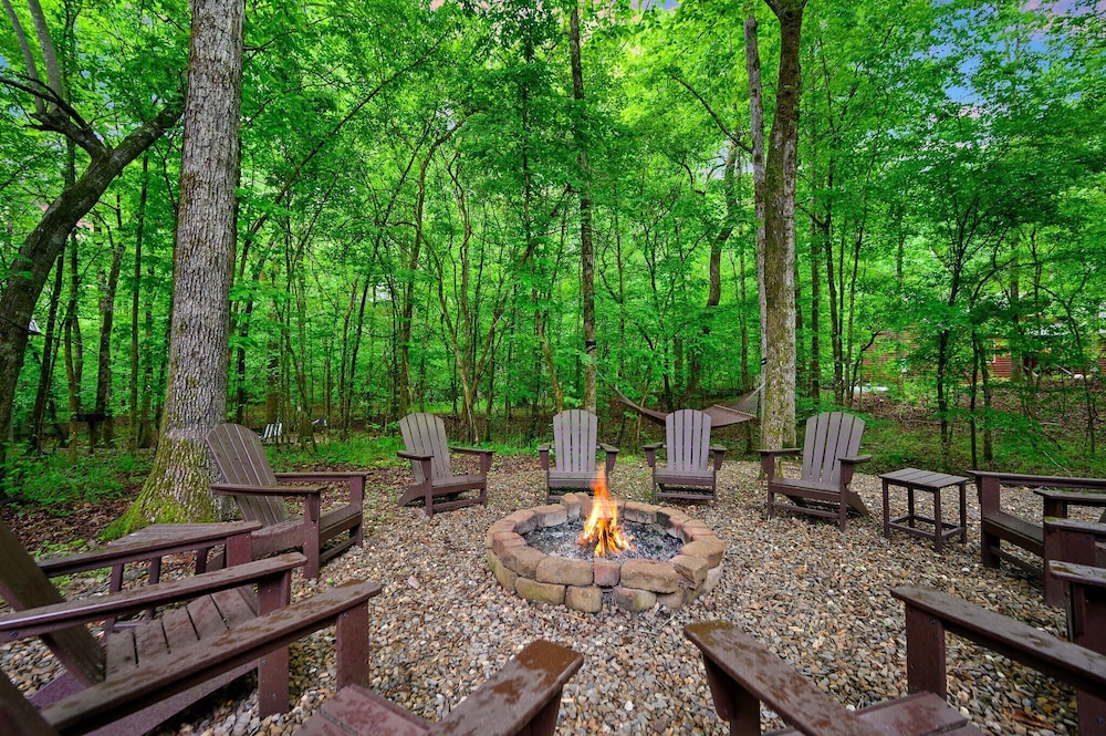 Whitetail Retreat Cabin for 13!