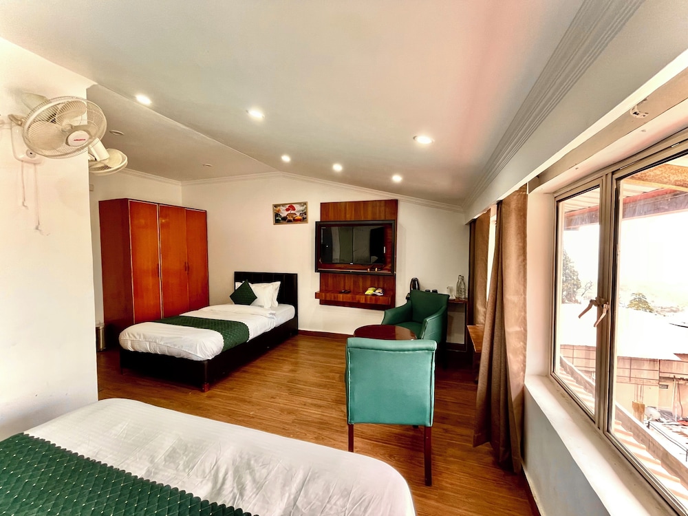 Hotel Roshie Mall Road Mussoorie