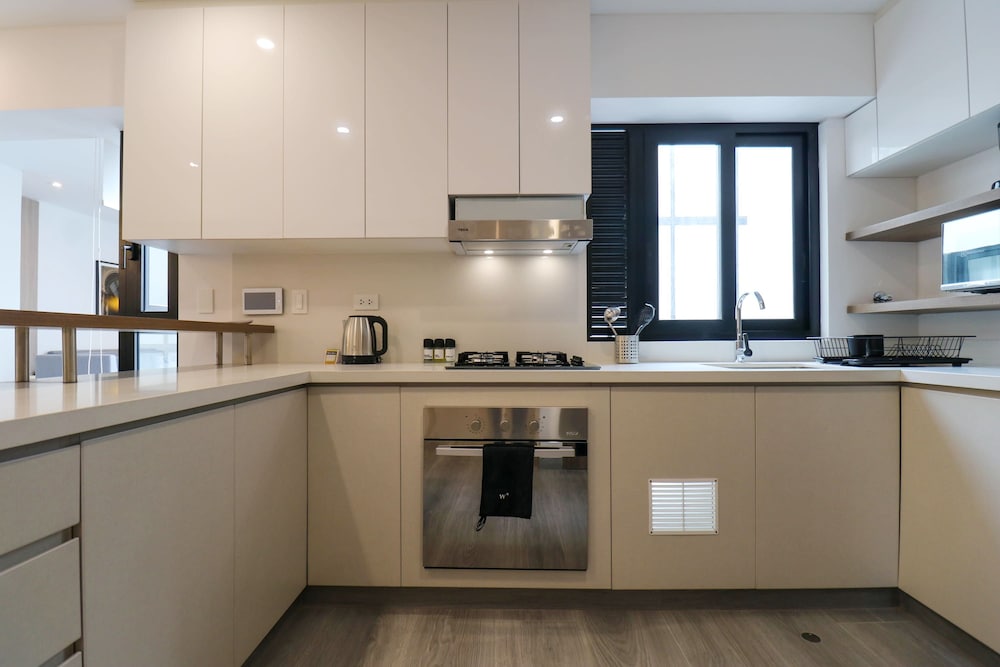 w Grandiose Duplex w Modern Deco in Miraflores