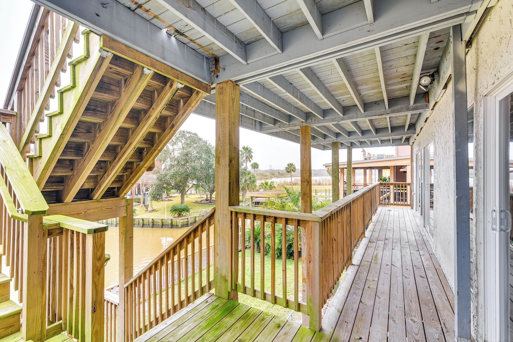 7 Mi to Kemah Boardwalk: Waterfront Houston Condo