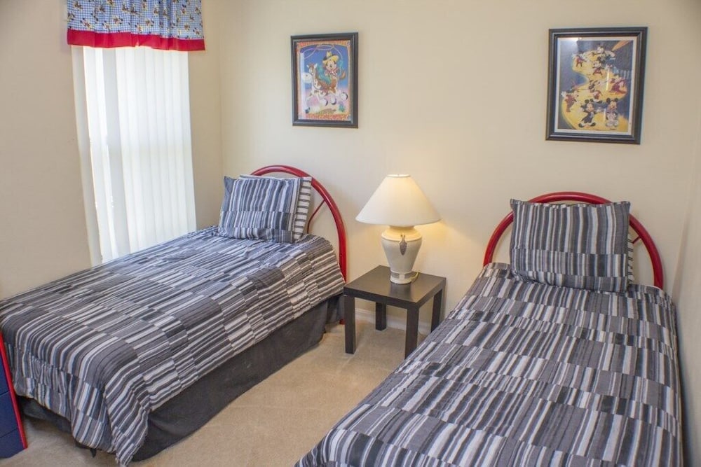 Mark's Sunrise Lakes Villa 4 Bedroom Home by Redawning view 5