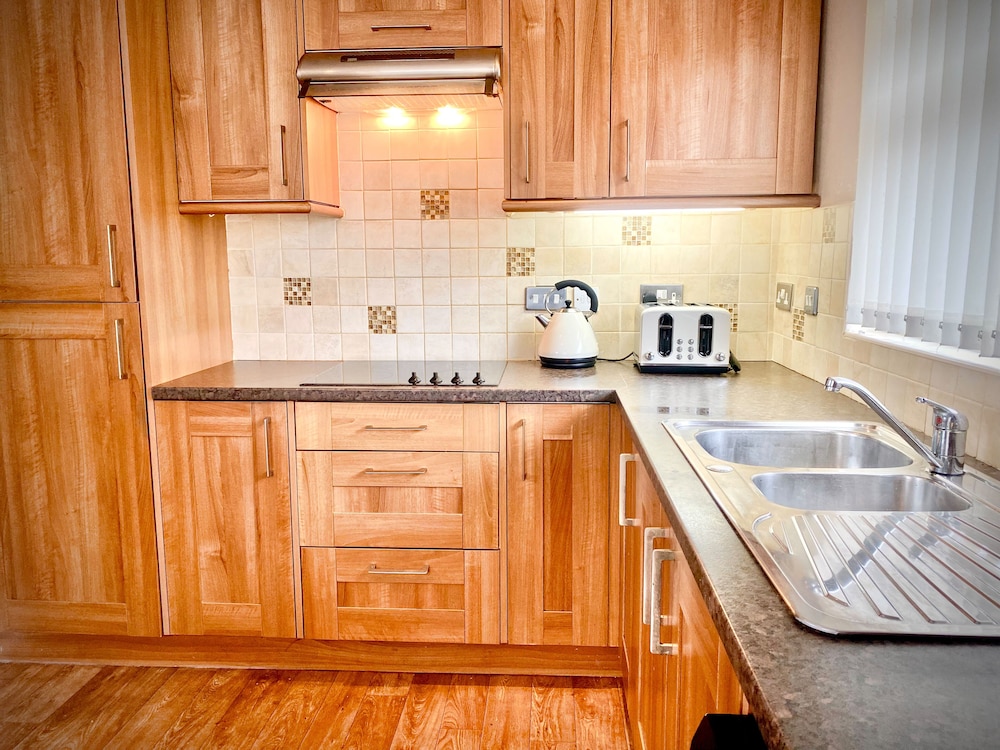 Remarkable 3-bed Hot Tub House in Blackpool view 3