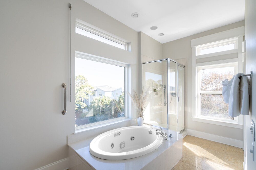 Topsail by Avantstay Bright Beachside Getaway w/ Pool & Ocean Views view 2
