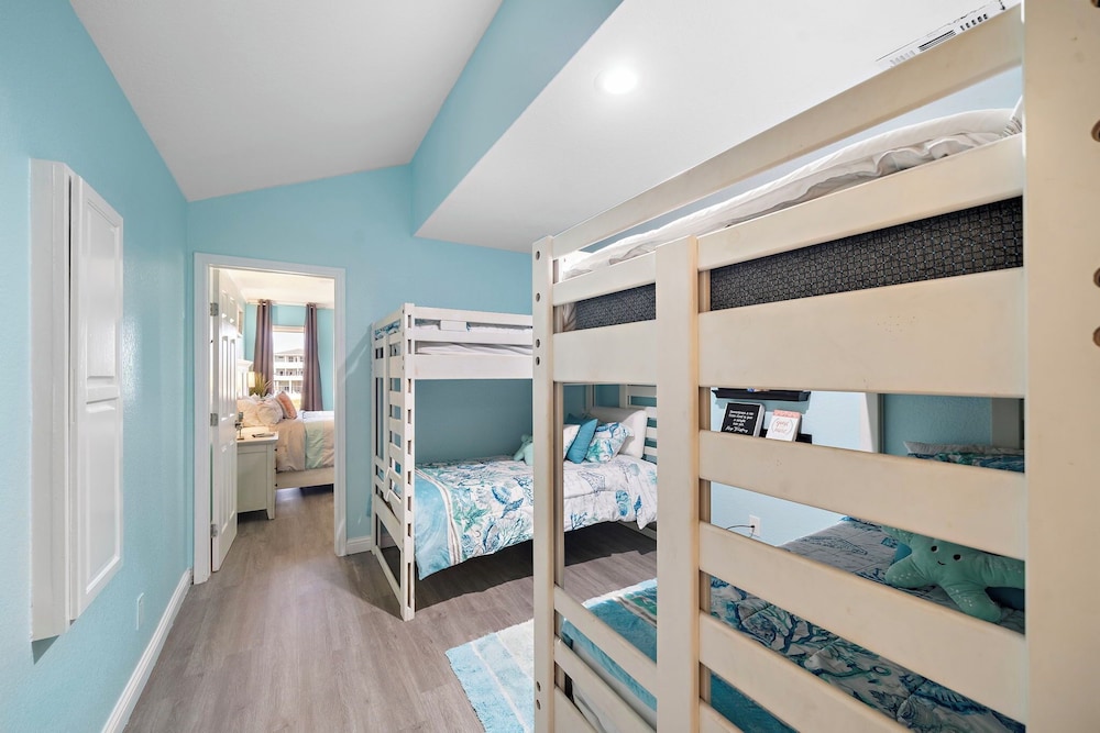Captain's Manor by Ryson Vacation Rentals