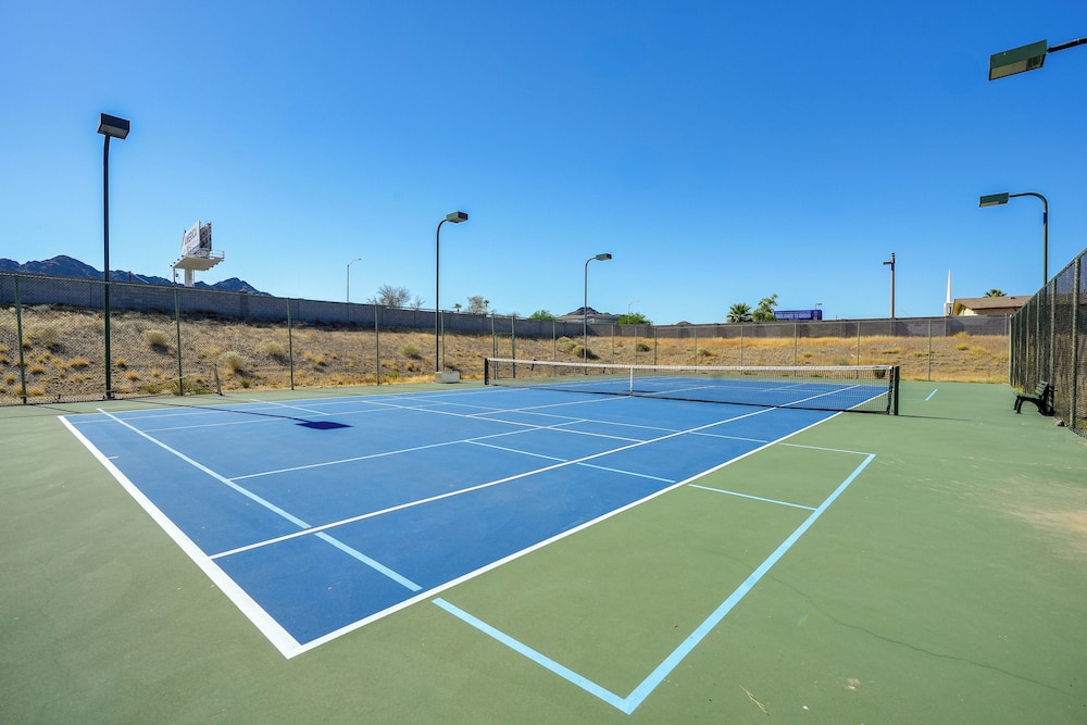Hike & Golf! Townhouse w/ Resort Perks in PHX