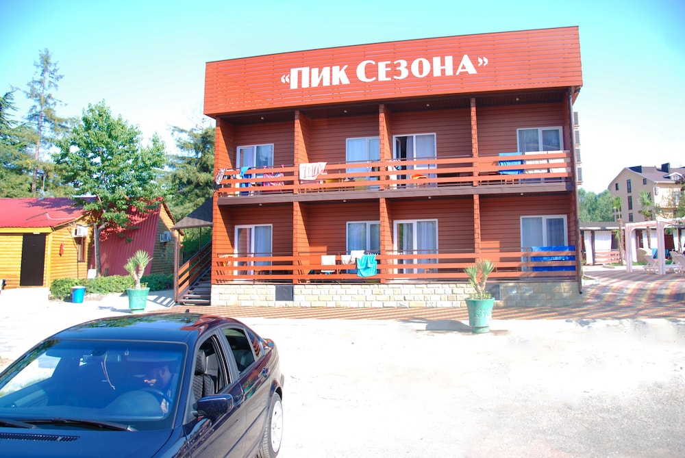 Peak Season Hotel