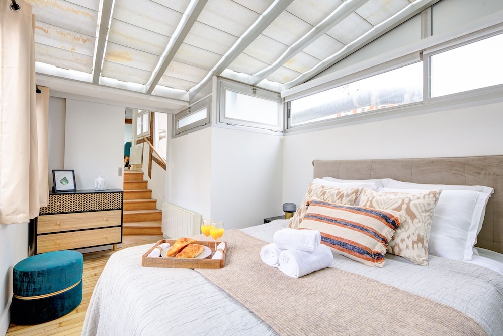Cozy & Elegant Retreat Near Notre-Dame