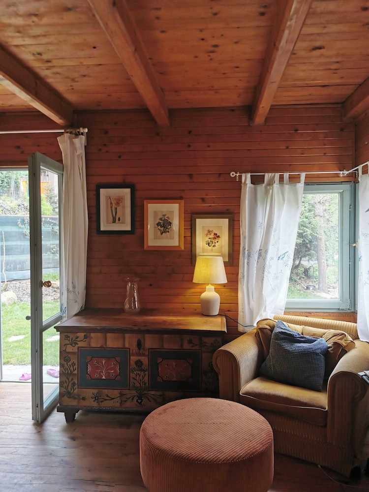 Sunny Wooden House on Creek, 30 Minutes Prague
