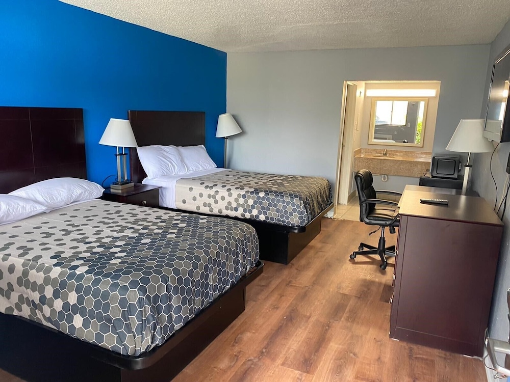 Super 8 by Wyndham Portsmouth - Norfolk view 3
