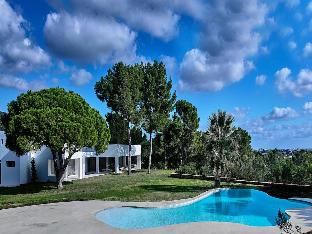 Holiday Home With Stylish Interiors