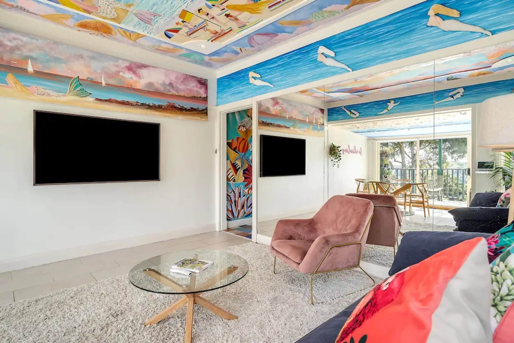 Harbourside Pad With Waterfront Views