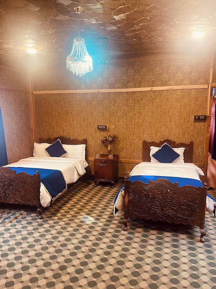 The Apollo 11 Heritage Luxury Houseboat